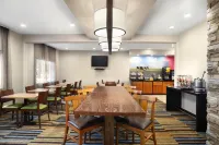 Dubuque Inn & Suites