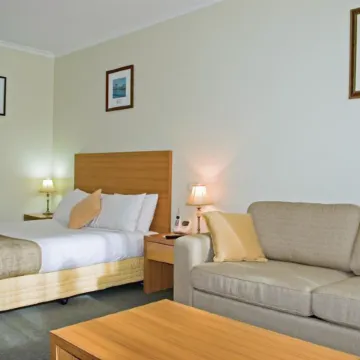 Admiralty Inn
