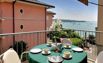 Front Lake Apartment Bardolino