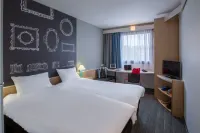 Ibis Szczecin Centrum Hôtels à proximité de : Université de technologie de Poméranie occidentale