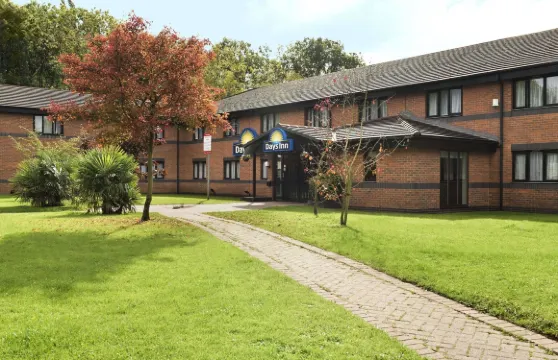 沃維克北M40温德姆戴斯酒店