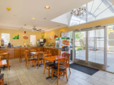 クオリティ イン フレズノ ヨセミテ エアポート フレズノのホテル