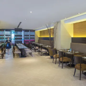 Novotel Bangkok Bangna Отели рядом с достопримечательностью «Торговый центр Seacon Square»