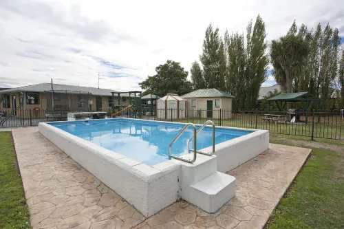 Coronation Park Motels فنادق في اشبورتون