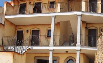 Hotel Bed Sandalia - Housity