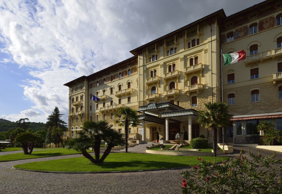 Grand Hotel Palazzo Della Fonte-Fiuggi Updated 2023 Room Price-Reviews &  Deals | Trip.com
