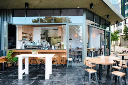 Vine Serviced Apartments Отели рядом с достопримечательностью «West End»