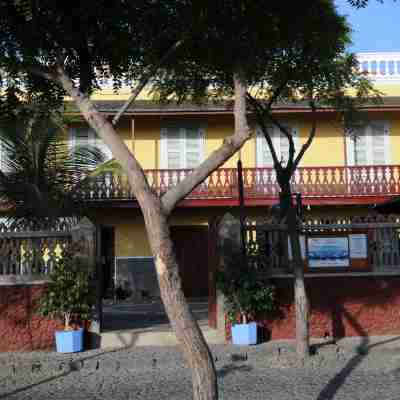 The Colonial Guest House Hotel Exterior