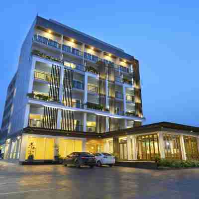 V 호텔 우본 랏차타니 Hotel Exterior