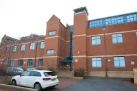Comfortable Swindon Town Centre Apartments, Free Parking, Sleeps up to 8 Hôtels à : Swindon