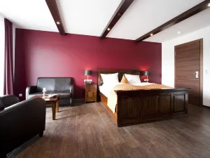 Riverside Hotel