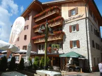 Folgaria Post Hotel Hotel di Folgaria
