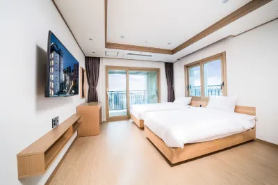 RUN HOTEL Các khách sạn gần World Seashell Museum