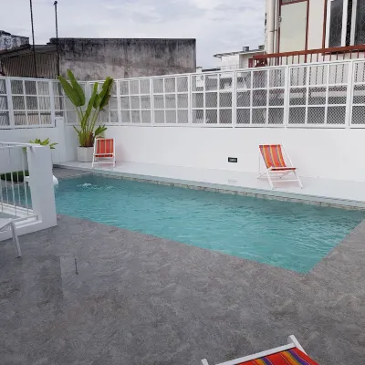 Borbaboom Phuket Poshtel & Hostel Отели рядом с достопримечательностью «Освященный проспект Lime»