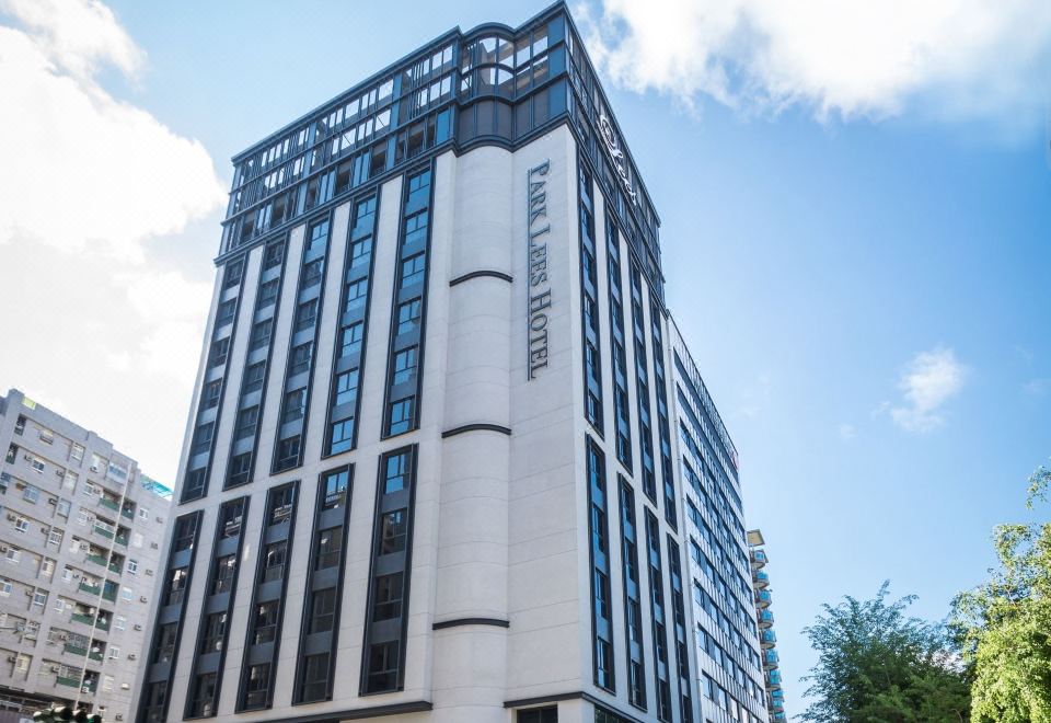 파크 리 호텔의 깔끔하고 모던한 객실 내부 이미지