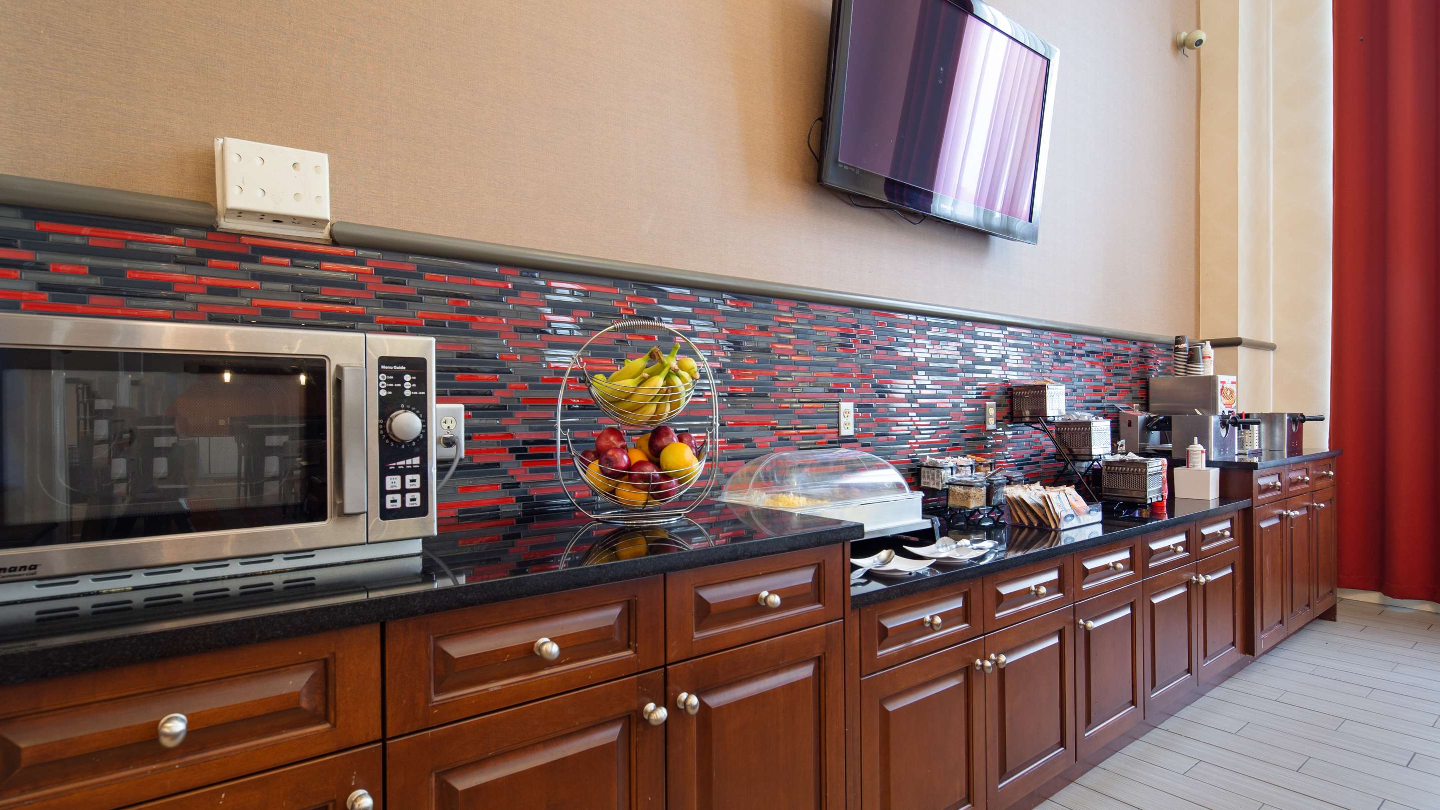 BWI Airport North Inn & Suites