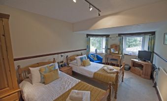 Cwmwennol Country House - Housity