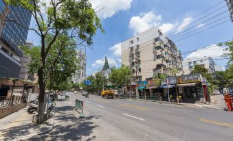 Qingmu Hotel (Nanjing Provincial People's Hospital Shanghai Road Subway Station Branch)