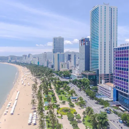Novotel Nha Trang Отели рядом с достопримечательностью «Пляж Хон-Чонг»
