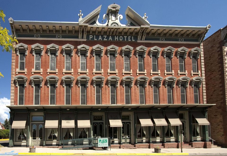 Historic Plaza Hotel 사진
