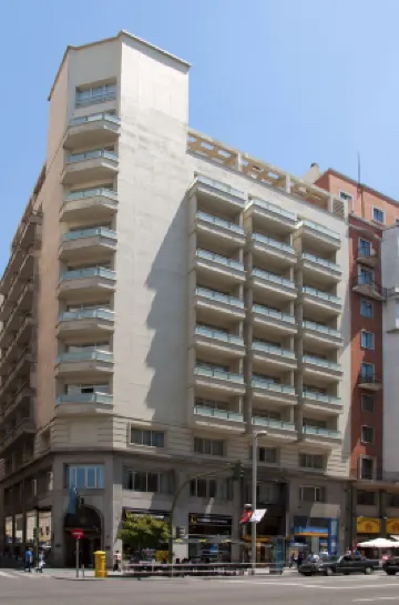 Hotel Madrid Plaza de España, Affiliated by Meliá Các khách sạn gần Edificio España