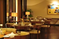 Crowne Plaza AL KHOBAR by IHG - bar