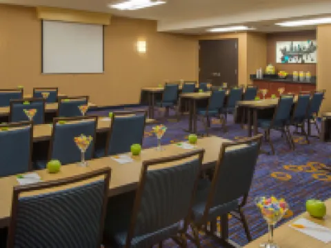 艾迪生中途萬怡酒店 艾迪生酒店