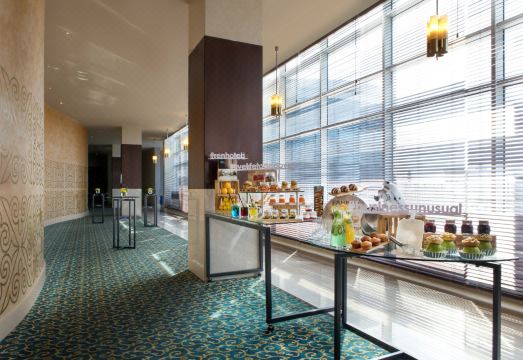 르네상스 아티라우 호텔 외관