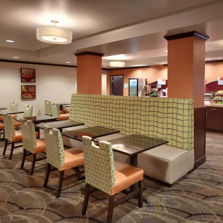 Holiday Inn Express & Suites OVERLAND PARK by IHG