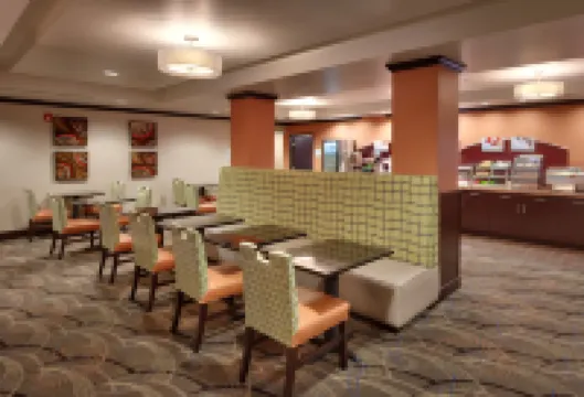 Holiday Inn Express & Suites OVERLAND PARK by IHG