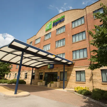CBH Knowsley Inn & Lounge Отели рядом с достопримечательностью «Ноузли-роуд»