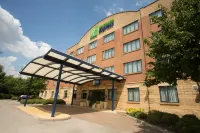 Knowsley Inn & Lounge Hotels near Aintree Racecourse