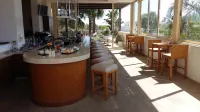 E-Hotel Larnaca Resort & Spa - bar