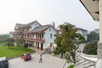 Yangzhou Lvju Kangyang Center Hotel Hotels near Fuzhuang Villa