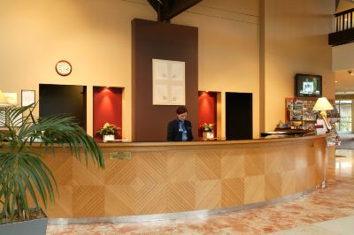 フロントデスク コプソーン ホテル アンド リゾート クイーンタウン レイクフロントの写真