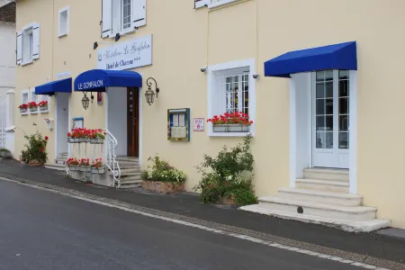 Logis - Hôtel & Restaurant le Gonfalon