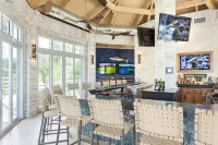 Reefhouse Resort and Marina - bar