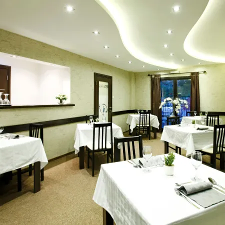 Garni Hotel Vozarev