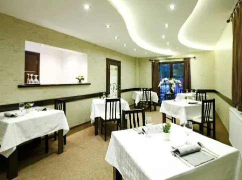 Garni Hotel Vozarev Отели рядом с достопримечательностью «Храм Святого Саввы»