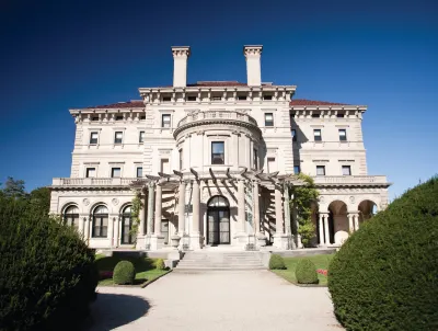 Club Wyndham Newport Onshore Hotels in der Nähe von McAuley Hall