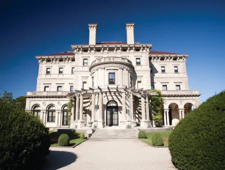 Club Wyndham Newport Onshore Отели рядом с достопримечательностью «Клифф Уолк»