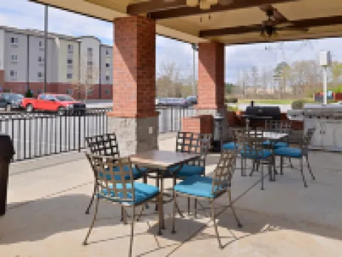 แคนเดิลวูด สวีทส์ เอเธนส์ บาย IHG โรงแรมในเอเธนส์