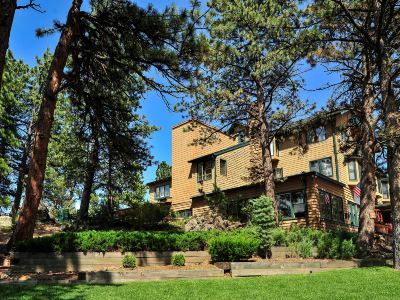 The Historic Crags Lodge