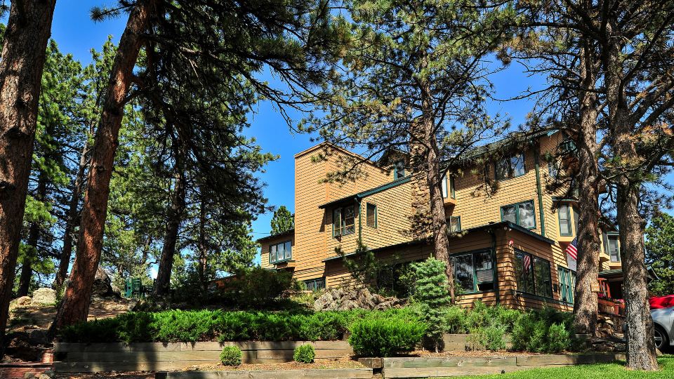 The Historic Crags Lodge