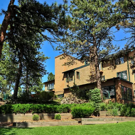 The Historic Crags Lodge