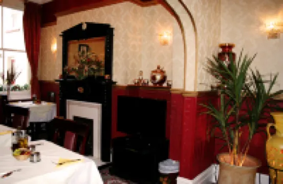 伊爾弗勒科姆之家酒店 - 近崖亭