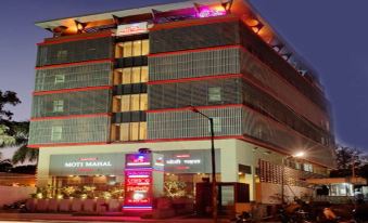 Hi5 Hotel & Experience