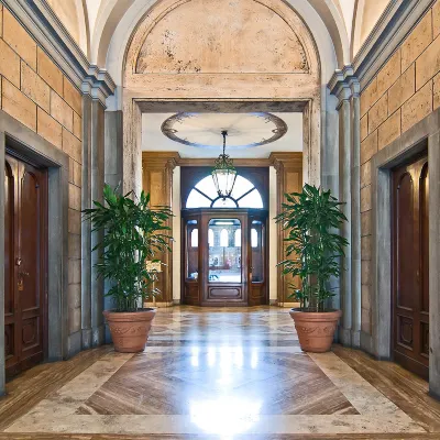 Hotel Regina Giovanna Các khách sạn gần Quảng trường Piazza Barberini