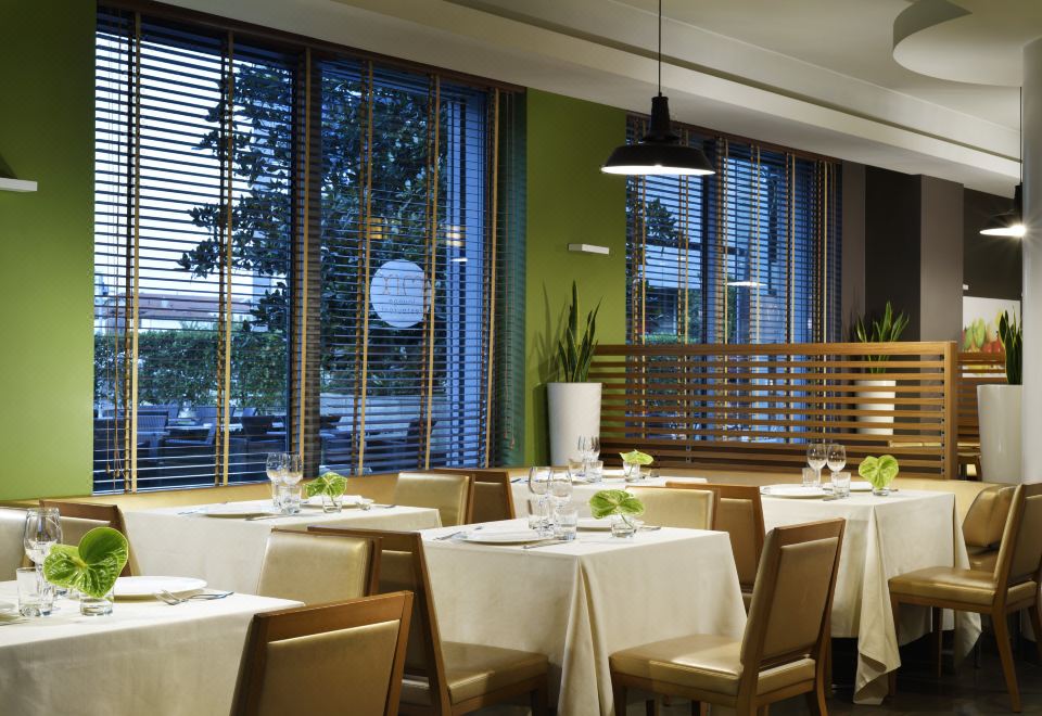 2. 우나호텔스 디 ..