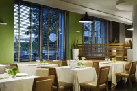 UNA Hotels The One Milano Hotel & Residence - Condos
